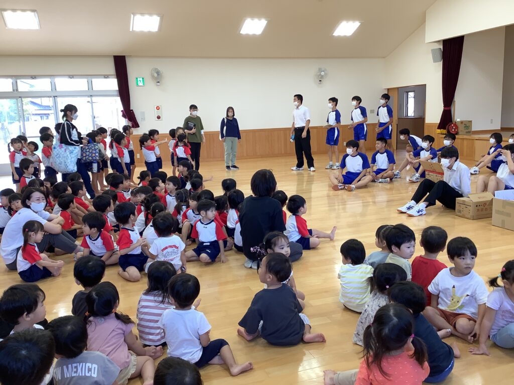 中学校のおにいさん・おねえさんがこども園にやってきたよ！